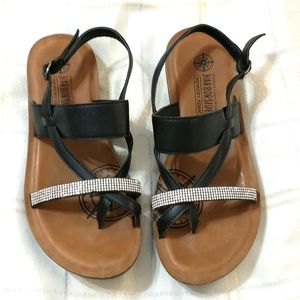Ladies harbor sides memory foam sandals with bling SZ 7